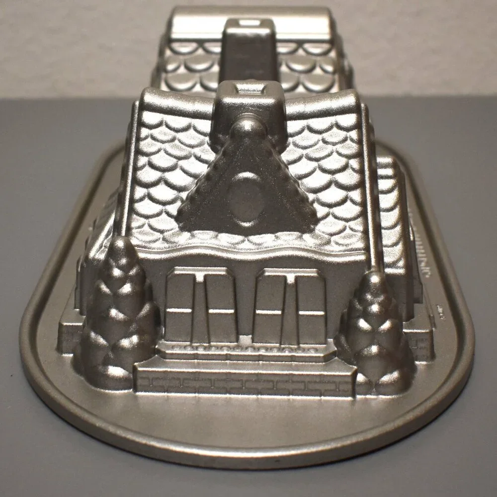 Nordic Ware Gingerbread‎ House Duet Baking Pan